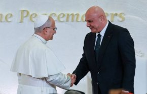 عون در دیدار با پاپ: به جهانیان بگویید تسلیم نخواهیم شد