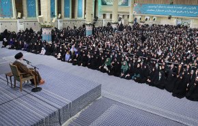 دیدار هزاران نفر از زنان و دختران با رهبر معظم انقلاب