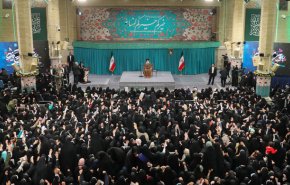 قائد الثورة الإسلامية: المرأة ليست ربة بيت بل رئيسته