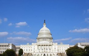 نواب أمريكيون يقدمون قرارًا لمنع ترامب من شن حرب على فنزويلا