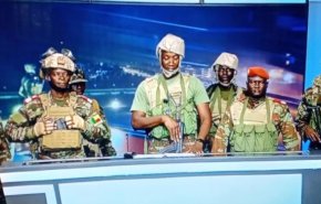 انباء عن عزل رئيس افريقي من السلطة على يد مجموعة عسكرية 