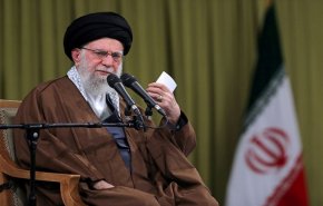 قائد الثورة: الشعب الإيراني أحبط محاولات العدو لتغيير هويته الدينية والتاريخية