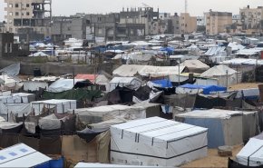 شاهد.. كارثة تضرب مخيمات النزوح في غزة وتدمّر آلاف الخيام!