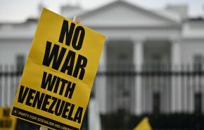 تظاهرات فرانسوی‌ها و اسپانیایی‌ها علیه تجاوز آمریکا به ونزوئلا + فیلم