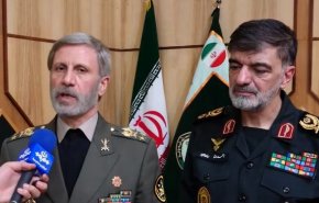 فرمانده کل ارتش: همه حافظان امنیت برای خنثی سازی توطئه دشمنان آماده‌اند