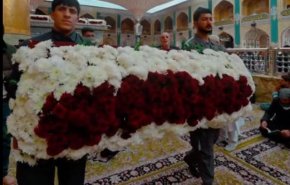 گل‌آرایی حرم امیرالمؤمنین در آستانه میلاد امام عصر (عج)