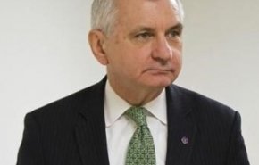 سناتور آمریکایی خطاب به هگست: به هیچ هدفی علیه ایران نرسیدید

