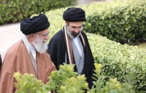 انتشار تصویر ویژه از رهبر انقلاب در کنار امام شهید به مناسبت عید غدیر