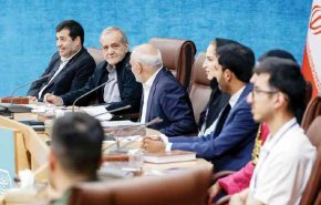 پزشکیان: نهجنا قائم على التفاهم والمفاوضات وسنواجه الضغوط الاقتصادية بحزم
