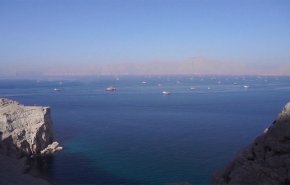 إيران تؤكد استمرار إغلاق مضيق هرمز وتربط فتحه بشروط محددة