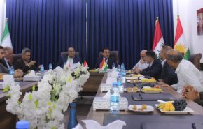 ايران والعراق يؤكدان أهمية تسهيل حركة المرور وتعزيز التجارة عند معبر برويز خان الحدودي
