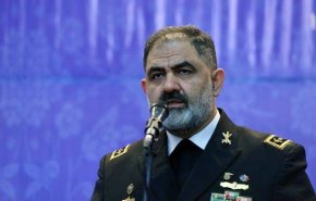 دریادار ایرانی: با همان روحیه شهدا از ایران دفاع می‌کنیم