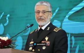 دریادار سیاری: ملت ایران شکست‌ناپذیر است