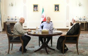 رؤساء السلطات الايرانية الثلاث يجتمعون بمقر الرئاسة
