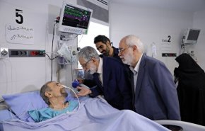 عیادت نمایندگان رهبر انقلاب از موسوی گرمارودی چهره ماندگار شعر و ادبیات