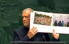 اهدای کتاب «به نام کمک» از سوی رئیس جمهوری به سران و مقامات جهان