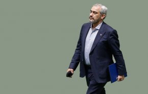وزير اقتصاد ومالية ايران يرد على وزير خزانة اميركا: اقتصادنا لن ينهار، كن على يقين