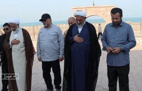 ممثل قائد الثورة ينقل تحياته للمقاتلين المرابطين في مضيق هرمز