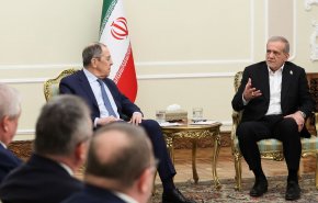 الرئيس الايراني يستقبل لافروف ويبحث معه المستجدات الاقليمية