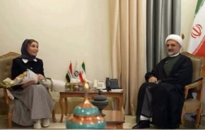 ویدئو گرافیک/ تجلیل سفارت ایران در بغداد از ادای احترام هنرمند عراقی به امام شهید امت 