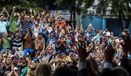 تظاهرات ضد دولتی همزمان با همه پرسی در ونزوئلا‎
