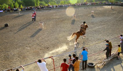 جشنواره بازیهای بومی محلی با اسب در سنندج/ تصاویر