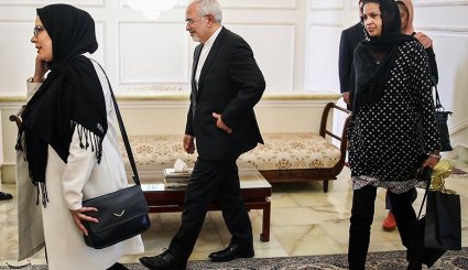 دیدار مهمانان خارجی مراسم تحلیف با محمدجواد ظریف
