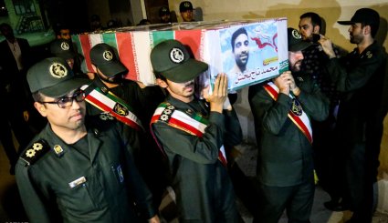استقبال از پیکر شهید مدافع حرم «محمد تاجبخش» در فرودگاه اهواز/ تصاویر
