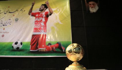 Top soccer player donates golden ball to Astan Quds
