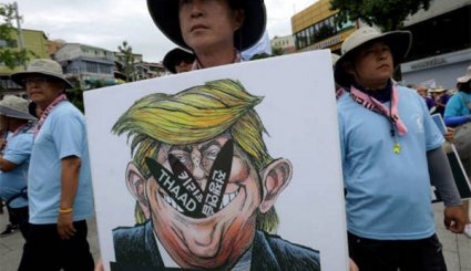 S.Korean Protesters Condemn US Nuclear War Threats against North during Rally
