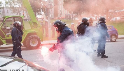 درگیری بین تظاهر کنندگان طرفدار مهاجران با پلیس کانادا - تصاویر