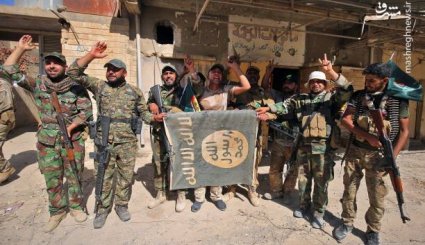 پایین کشیدن پرچم‌های داعش در تلعفر