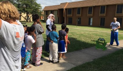 کمک غذایی سازمان «حسین کیست؟» به کودکان در تگزاس آمریکا
