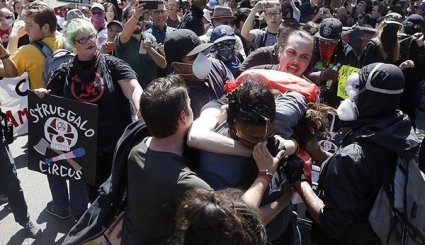 US: Black-Clad Anarchists Swarm Anti-Hate Rally in California
