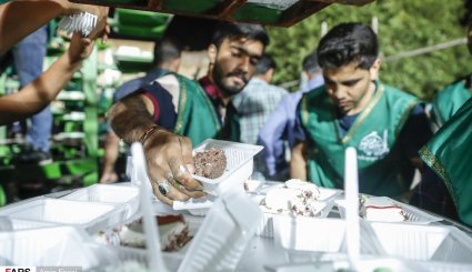 توزیع ۲۲۰۰کیلوگرم کیک در عید سعید غدیر خم