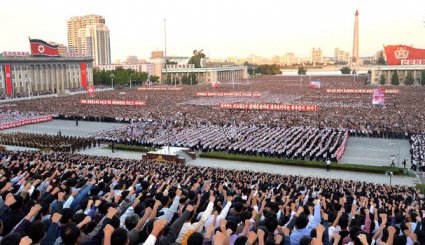 عکس / تظاهرات صدهزار نفری مردم کره شمالی علیه آمریکا