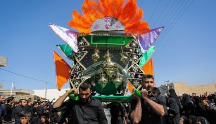 کاروان نمادین ورود به کربلا در خمینی شهر
