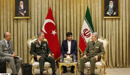 دیدار رییس ستاد کل ارتش ترکیه با وزیر دفاع
