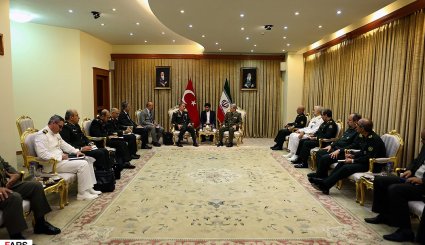 دیدار رییس ستاد کل ارتش ترکیه با وزیر دفاع
