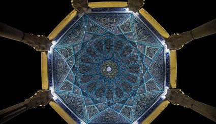 مقبرة الشاعر الإيراني حافظ الشيرازي في ايران 