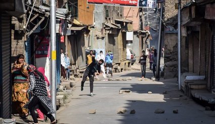 درگیری نیروهای امنیتی هند و مردم در کشمیر
