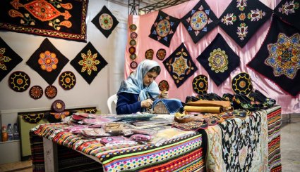 معرض المهارات الإيرانية في صناعة الحرير