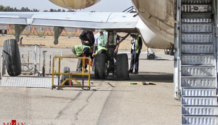تصاویر خارج شدن هواپیما از باند فرودگاه هاشمی نژاد بر اثر ترکیدگی لاستیک
