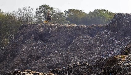 انباشت زباله در جنگل های سراوان رشت
