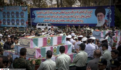 تشییع ۵۴ شهید تازه‌ تفحص‌ شده نیروی انتظامی در ستاد فرماندهی ناجا + تصاویر