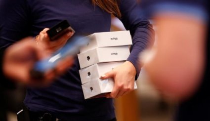 صف متقاضیان خرید آیفون ایکس در کشورهای مختلف