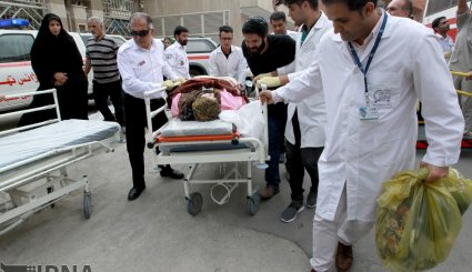 انتقال مصدومان حادثه واژگونی اتوبوس حامل زائران ایرانی به بیمارستان سینا