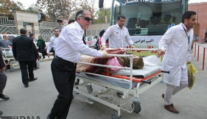 انتقال مصدومان حادثه واژگونی اتوبوس حامل زائران ایرانی به بیمارستان سینا