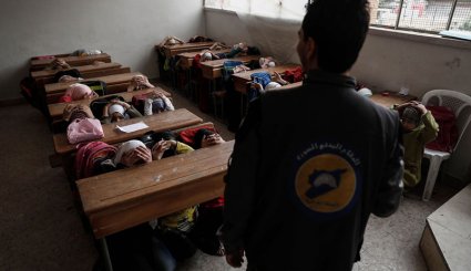 کودکان سوری و تحصیل در مناطق جنگ‌زده + تصاویر