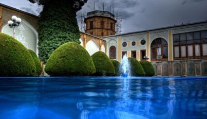 معرض الفنون في مدينة اصفهان الايرانية 